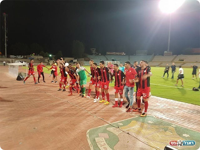 שחקני רמת גן חוגגים ניצחון ענק (דף הפייסבוק הרשמי)